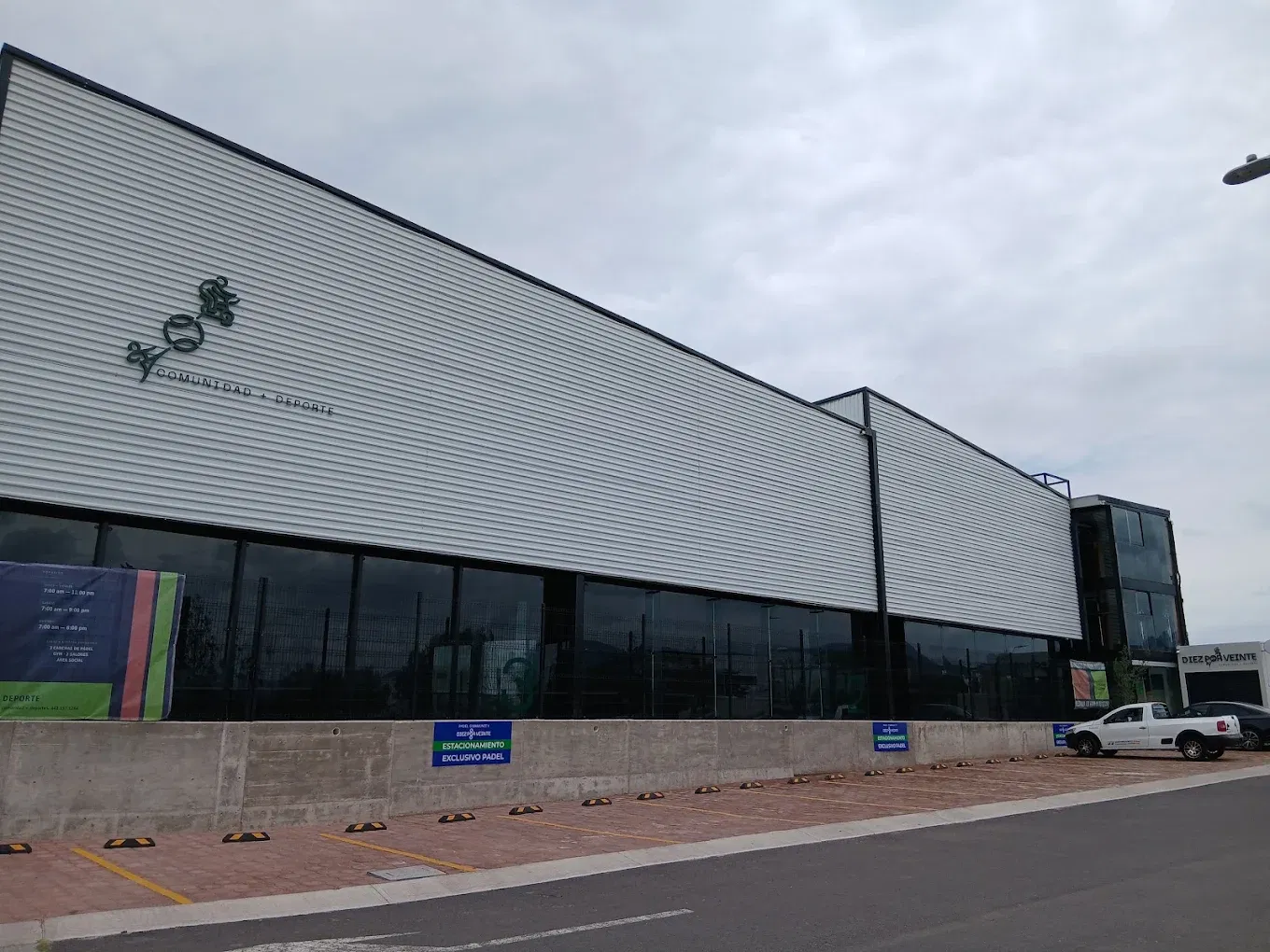 DIEZ POR VEINTE CLUB DEPORTIVO QRO