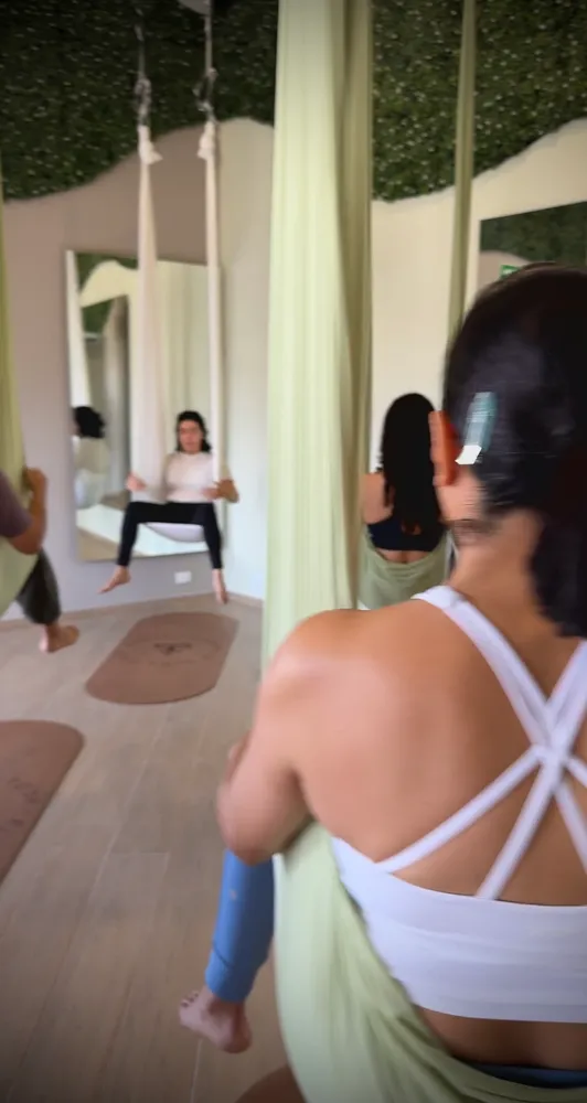 Aura Tóop l Aeroyoga & Pilates