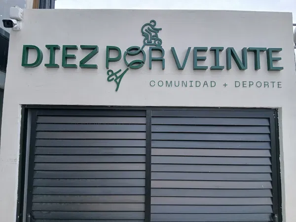 DIEZ POR VEINTE CLUB DEPORTIVO QRO